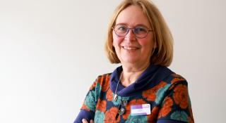 Portret van Nicky Palm, nieuwe directeur HR en communicatie bij AZ Voorkempen